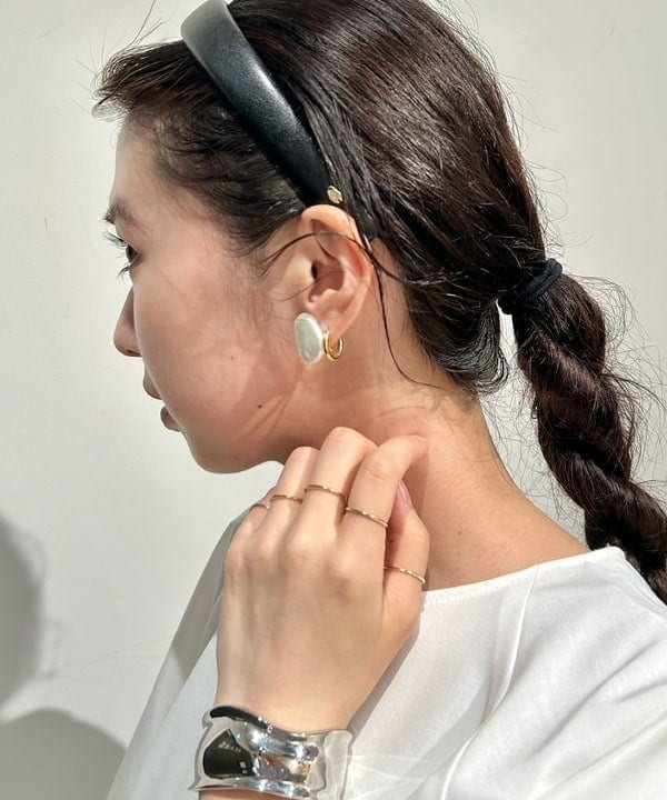 佐藤 美樹さんの「BEAMS WOMEN｜jour couture / mirror.02 イヤリング」を使ったコーディネート