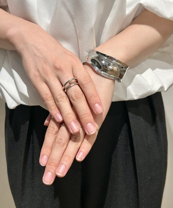 佐藤 美樹さんの「BEAMS WOMEN｜jour couture / mirror.02 イヤリング」を使ったコーディネート