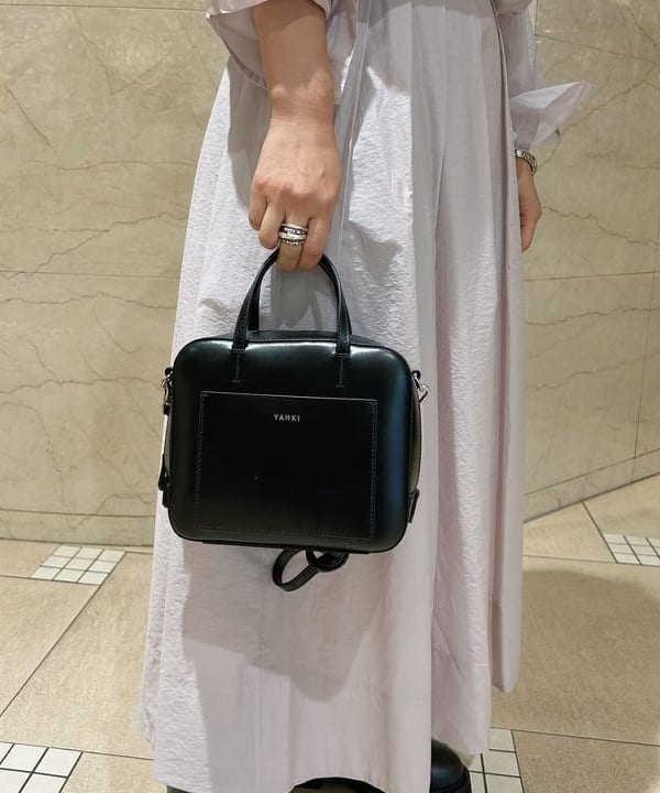 川口 恵さんの「BEAMS WOMEN｜Ray BEAMS / パイプ フープ ピアス」を使ったコーディネート