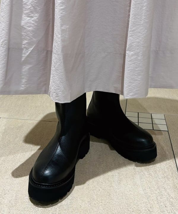 川口 恵さんの「BEAMS WOMEN｜Ray BEAMS / パイプ フープ ピアス」を使ったコーディネート