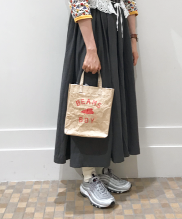 MAYURIさんの「BEAMS WOMEN｜BEAMS BOY / BBロゴ ショップバック」を使ったコーディネート