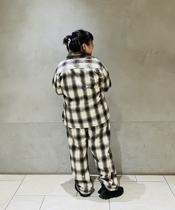 佐藤 歩さんの「BEAMS WOMEN｜〈WOMEN〉HOKA / RESTORE TC」を使ったコーディネート