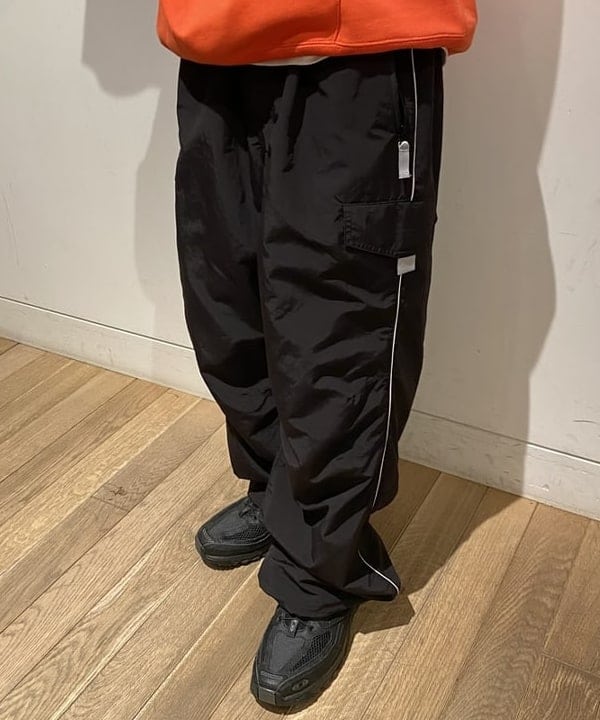 井上 隆司さんの「BEAMS WOMEN｜BEAMS / パイピング スノー パンツ」を使ったコーディネート