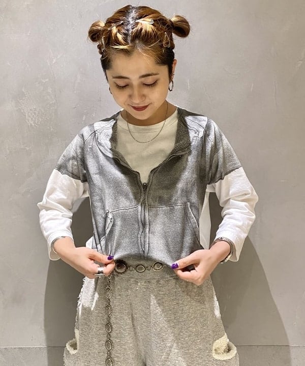 吉野 多恵さんの「BEAMS WOMEN｜ARROW NOVELTY / コンチョ ベルト 22FW」を使ったコーディネート