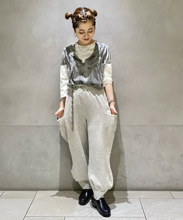 吉野 多恵さんの「BEAMS WOMEN｜ARROW NOVELTY / コンチョ ベルト 22FW」を使ったコーディネート