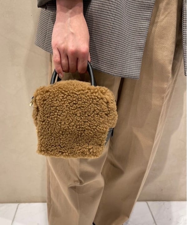 Ichika Hondaさんの「BEAMS WOMEN｜AUBERGE × Demi-Luxe BEAMS / 別注 BIG CHARLOTTE ボーダーカットソー」を使ったコーディネート