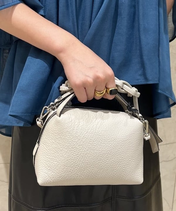 篠崎 香月さんの「BEAMS WOMEN｜GIANNI CHIARINI / ALIFA レザーショルダーバッグ S」を使ったコーディネート