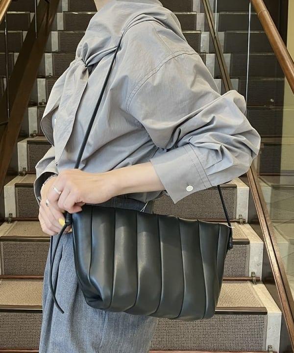 蒲原 捺美さんの「BEAMS WOMEN｜Demi-Luxe BEAMS / スカーフタイ ブラウス」を使ったコーディネート