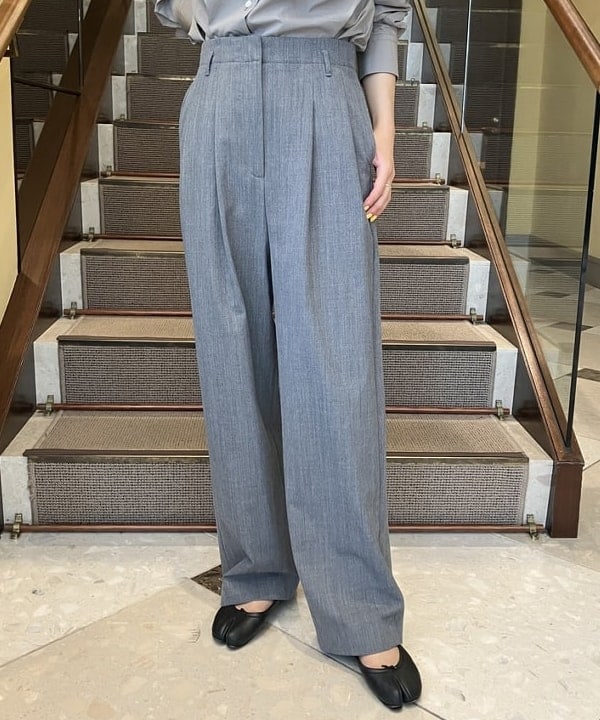 蒲原 捺美さんの「BEAMS WOMEN｜Demi-Luxe BEAMS / スカーフタイ ブラウス」を使ったコーディネート