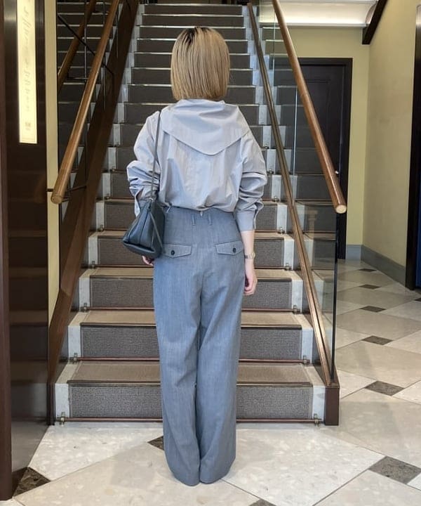 蒲原 捺美さんの「BEAMS WOMEN｜Demi-Luxe BEAMS / スカーフタイ ブラウス」を使ったコーディネート