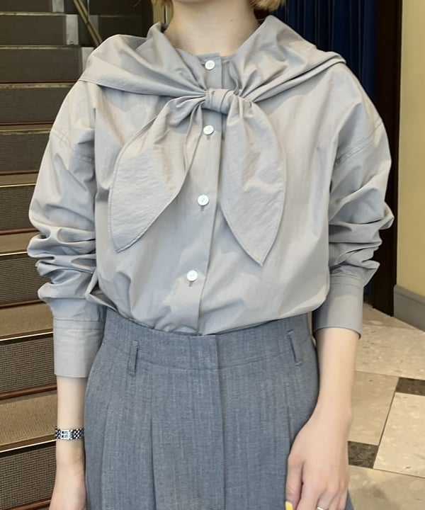 蒲原 捺美さんの「BEAMS WOMEN｜Demi-Luxe BEAMS / スカーフタイ ブラウス」を使ったコーディネート