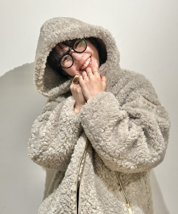 佐藤 美樹さんの「BEAMS WOMEN｜【WEB限定】TATRAS / IPAMA ボア フードジャケット」を使ったコーディネート