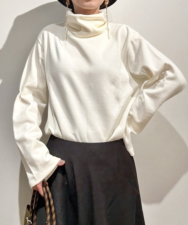 佐藤 美樹さんの「BEAMS WOMEN｜【WEB限定】TATRAS / IPAMA ボア フードジャケット」を使ったコーディネート