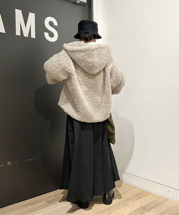 佐藤 美樹さんの「BEAMS WOMEN｜【WEB限定】TATRAS / IPAMA ボア フードジャケット」を使ったコーディネート