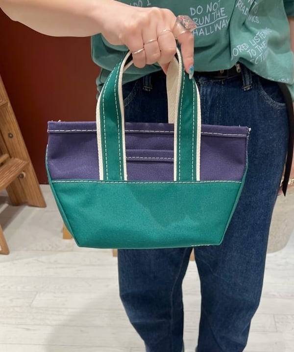エノモト アミさんの「BEAMS WOMEN｜L.L.Bean × BEAMS PLUS ＆ BEAMS BOY / Deep Bottom Deluxe Boat and Tote Mini」を使ったコーディネート