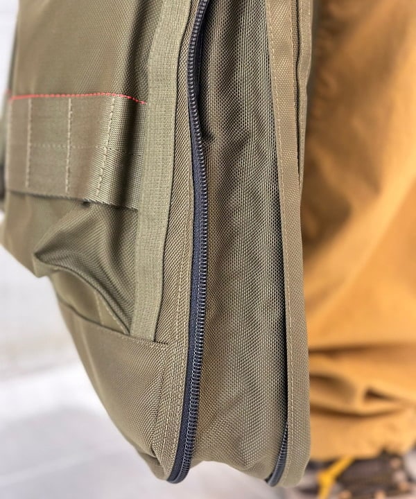 佐々木 優さんの「BEAMS WOMEN｜BRIEFING / 別注 COCKPIT BAG」を使ったコーディネート