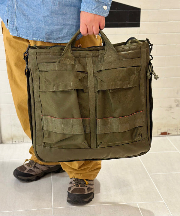 佐々木 優さんの「BEAMS WOMEN｜BRIEFING / 別注 COCKPIT BAG」を使ったコーディネート