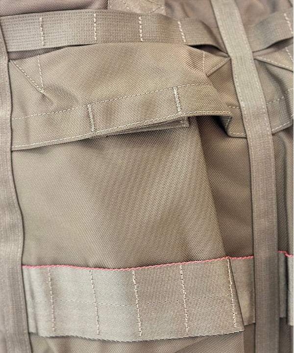 佐々木 優さんの「BEAMS WOMEN｜BRIEFING / 別注 COCKPIT BAG」を使ったコーディネート