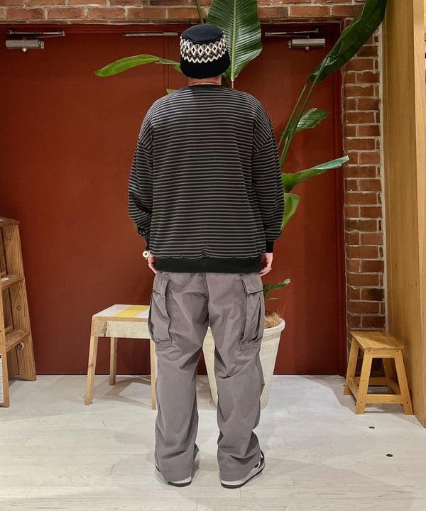 新里 京介さんの「BEAMS WOMEN｜BEAMS / ビッグ 6ポケット カーゴパンツ」を使ったコーディネート