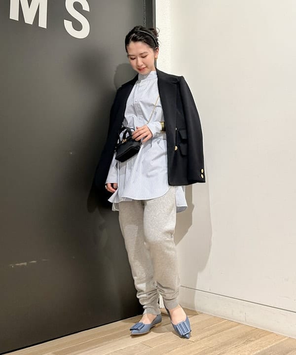 佐藤 美樹さんの「BEAMS WOMEN｜Demi-Luxe BEAMS / バックル ポインテッドトゥ パンプス」を使ったコーディネート