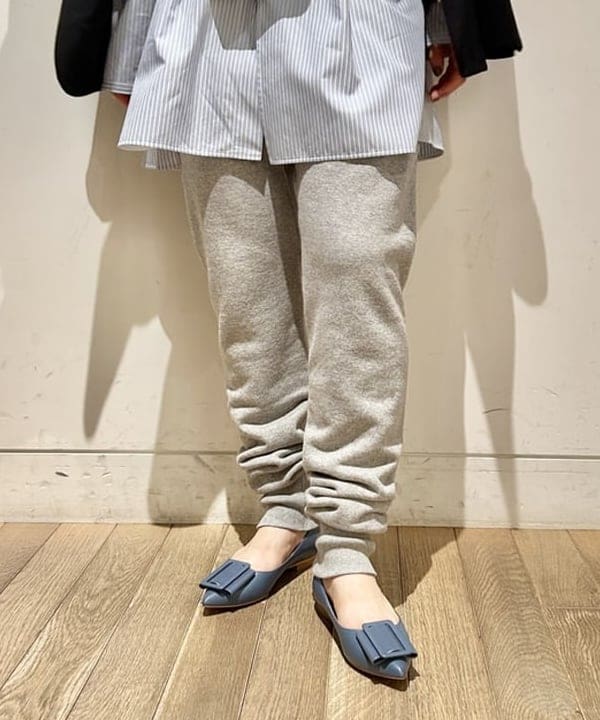 佐藤 美樹さんの「BEAMS WOMEN｜Demi-Luxe BEAMS / バックル ポインテッドトゥ パンプス」を使ったコーディネート