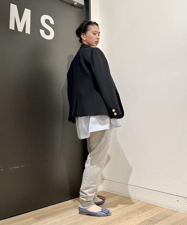 佐藤 美樹さんの「BEAMS WOMEN｜Demi-Luxe BEAMS / バックル ポインテッドトゥ パンプス」を使ったコーディネート