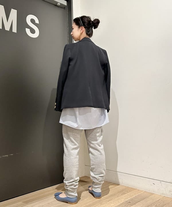 佐藤 美樹さんの「BEAMS WOMEN｜Demi-Luxe BEAMS / バックル ポインテッドトゥ パンプス」を使ったコーディネート