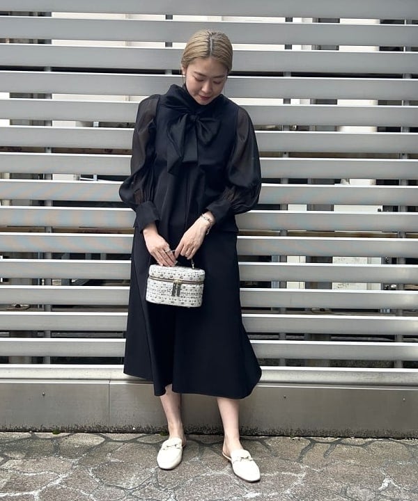 千田 静香さんの「BEAMS WOMEN｜オーガンジー リボンブラウス」を使ったコーディネート