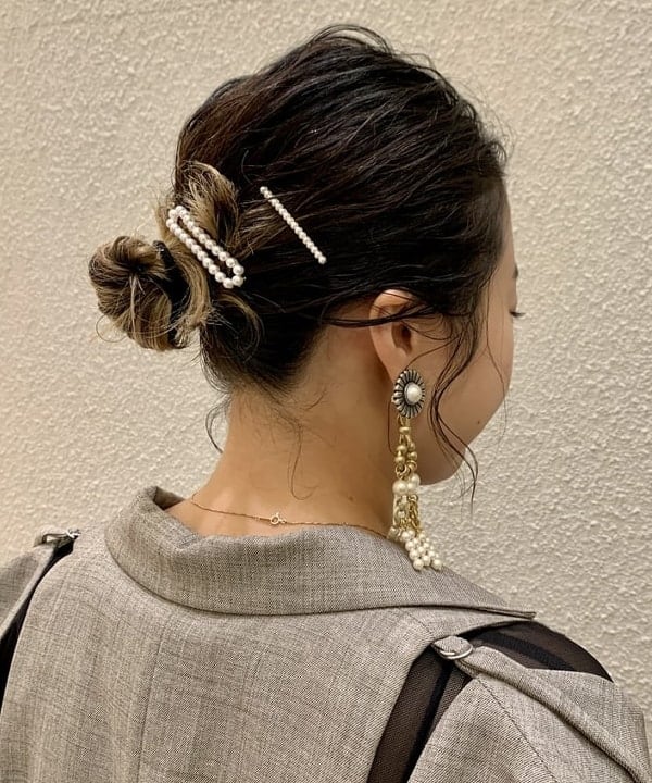 吉田　真実さんの「BEAMS WOMEN｜BEAMS BOY / パール セット ヘアピン」を使ったコーディネート