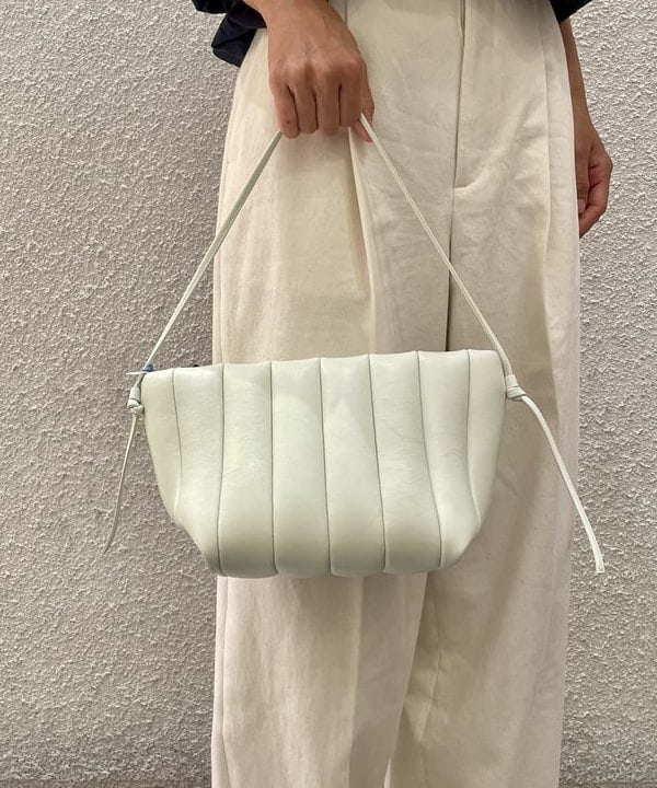 五十峯 さよさんの「BEAMS WOMEN｜Demi-Luxe BEAMS / バックル ポインテッドトゥ パンプス」を使ったコーディネート