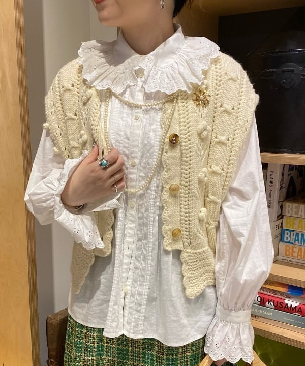 吉野 多恵さんの「BEAMS WOMEN｜BEAMS BOY / 樹脂 パール ロング ネックレス」を使ったコーディネート