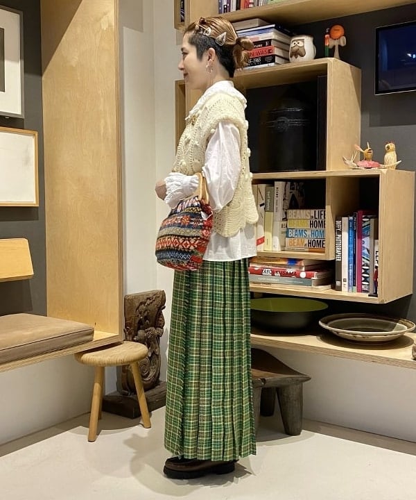吉野 多恵さんの「BEAMS WOMEN｜BEAMS BOY / 樹脂 パール ロング ネックレス」を使ったコーディネート