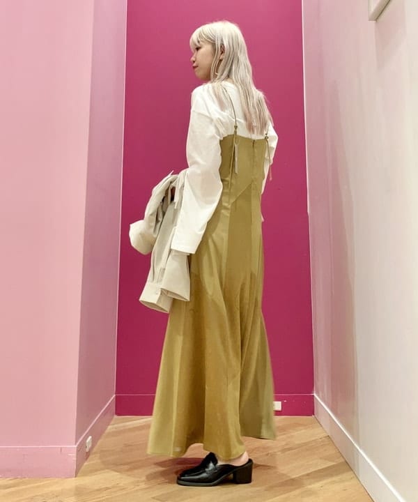 椎葉 未琴さんの「BEAMS WOMEN｜Ray BEAMS / ペニー ローファー ミュール」を使ったコーディネート