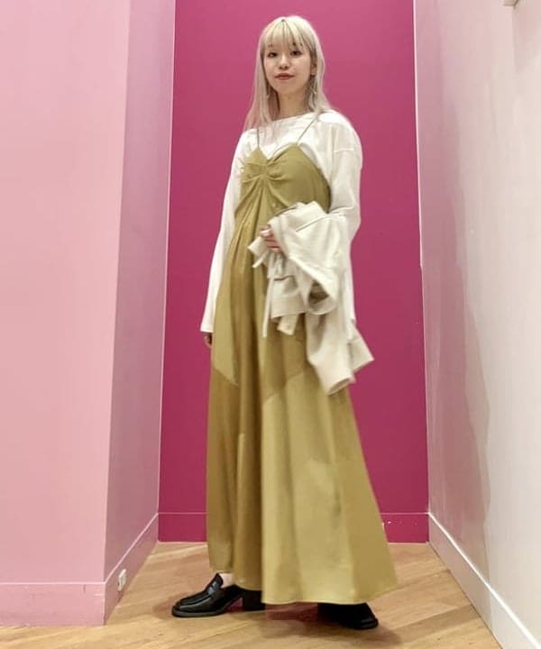 椎葉 未琴さんの「BEAMS WOMEN｜Ray BEAMS / ペニー ローファー ミュール」を使ったコーディネート