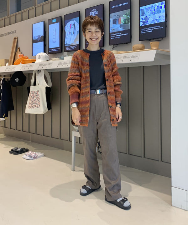 矢野(青木)優香さんの「BEAMS WOMEN｜BEAMS BOY / デタッチカラー ミリタリー ロングスリーブ」を使ったコーディネート