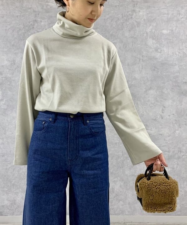 松元 晴佳さんの「BEAMS WOMEN｜VIOLAd’ORO × Demi-Luxe BEAMS / 別注 エコムートン ミニショルダーバッグ」を使ったコーディネート