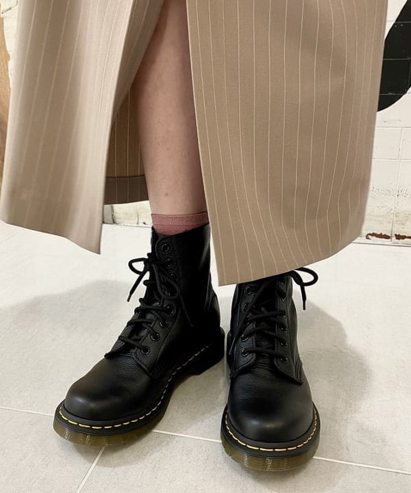 原田 まりんさんの「BEAMS WOMEN｜▲Dr.Martens / PASCAL 8ホール ブーツ」を使ったコーディネート