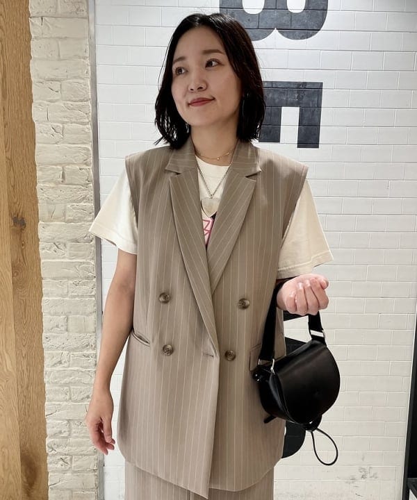 原田 まりんさんの「BEAMS WOMEN｜▲Dr.Martens / PASCAL 8ホール ブーツ」を使ったコーディネート