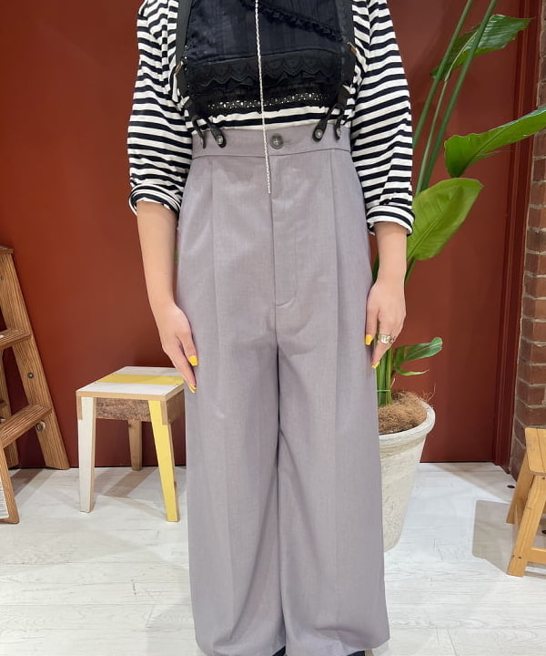 エノモト アミさんの「BEAMS WOMEN｜Ray BEAMS / ビッグ シルエット サスペンダー付き パンツ」を使ったコーディネート