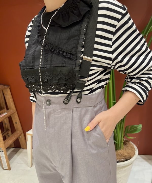 エノモト アミさんの「BEAMS WOMEN｜Ray BEAMS / ビッグ シルエット サスペンダー付き パンツ」を使ったコーディネート