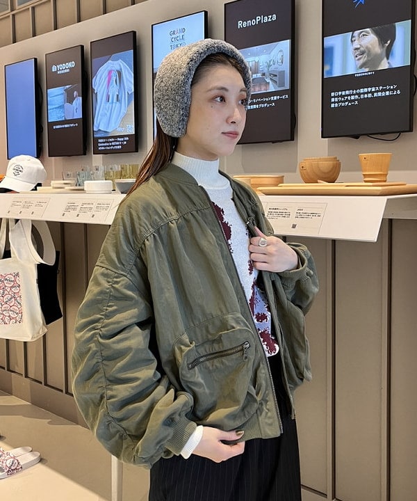 ちりこさんの「BEAMS WOMEN｜Ray BEAMS / フラワー ジャカード ハイネック ニット」を使ったコーディネート