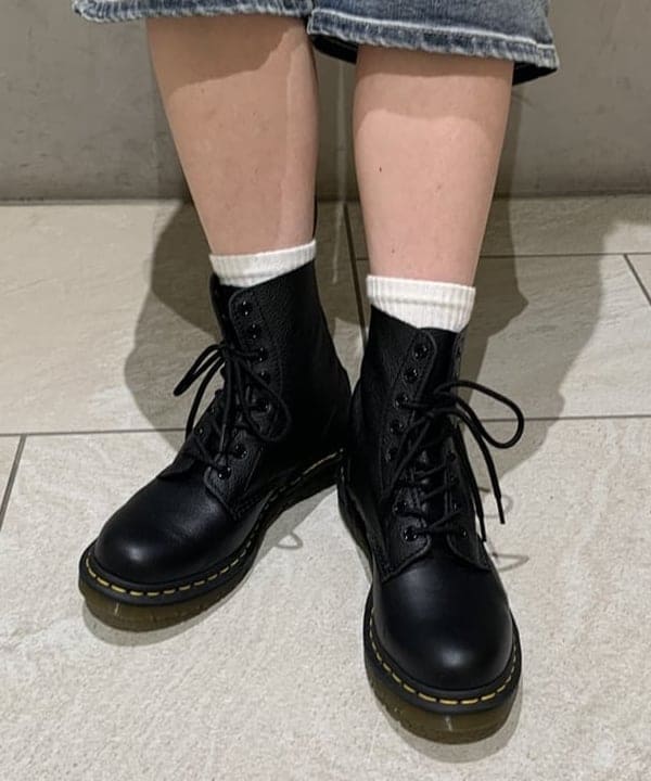 前田 優衣さんの「BEAMS WOMEN｜▲Dr.Martens / PASCAL 8ホール ブーツ」を使ったコーディネート