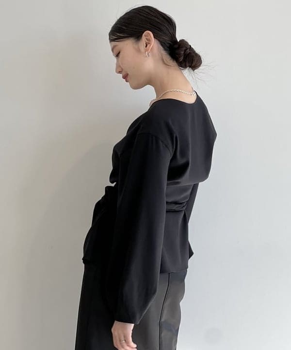 隈元 楓さんの「BEAMS WOMEN｜Demi-Luxe BEAMS / バックル ポインテッドトゥ パンプス」を使ったコーディネート