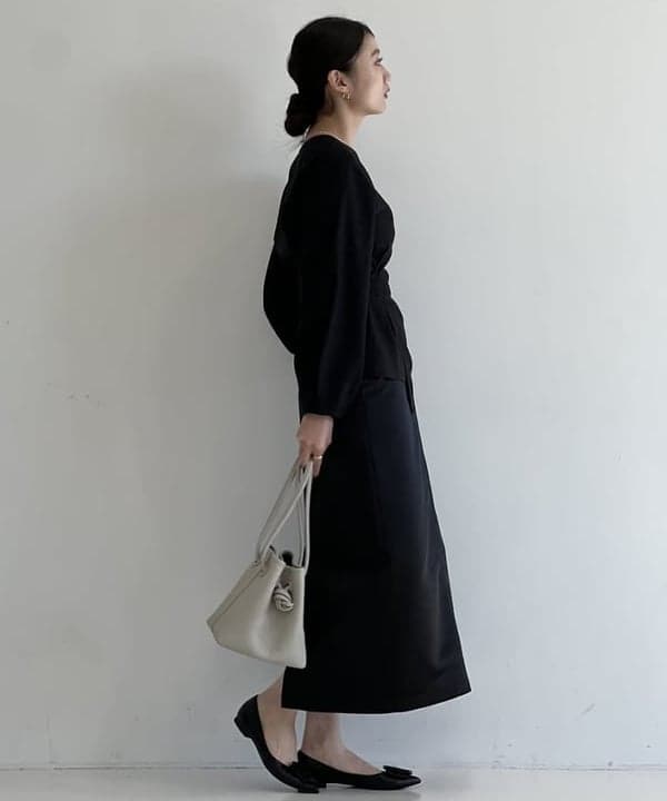 隈元 楓さんの「BEAMS WOMEN｜Demi-Luxe BEAMS / バックル ポインテッドトゥ パンプス」を使ったコーディネート