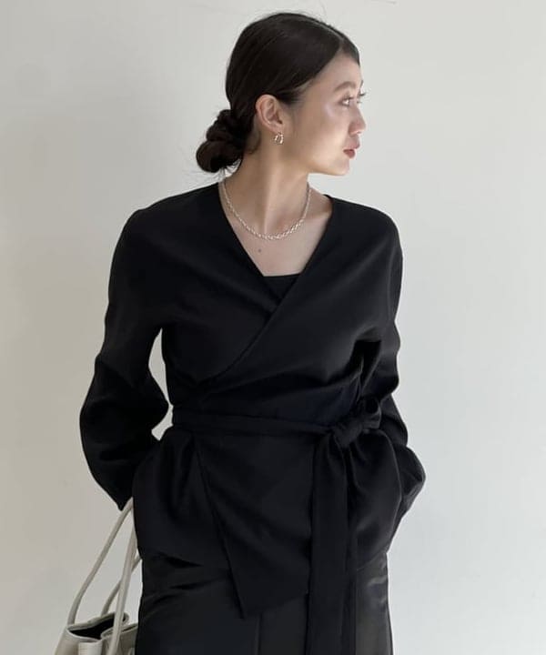 隈元 楓さんの「BEAMS WOMEN｜Demi-Luxe BEAMS / バックル ポインテッドトゥ パンプス」を使ったコーディネート