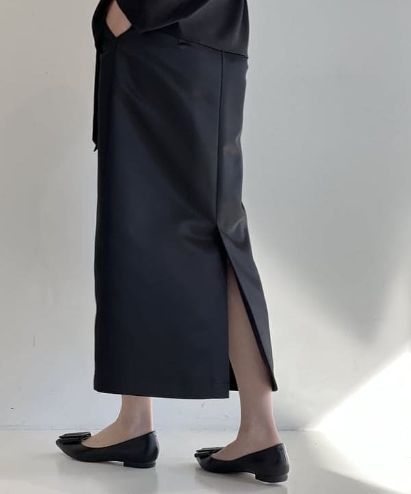 隈元 楓さんの「BEAMS WOMEN｜Demi-Luxe BEAMS / バックル ポインテッドトゥ パンプス」を使ったコーディネート