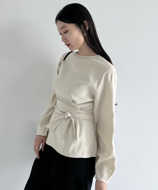 隈元 楓さんの「BEAMS WOMEN｜Demi-Luxe BEAMS / バックル ポインテッドトゥ パンプス」を使ったコーディネート