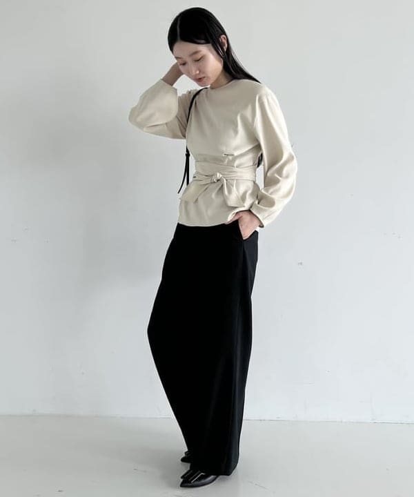 隈元 楓さんの「BEAMS WOMEN｜Demi-Luxe BEAMS / バックル ポインテッドトゥ パンプス」を使ったコーディネート