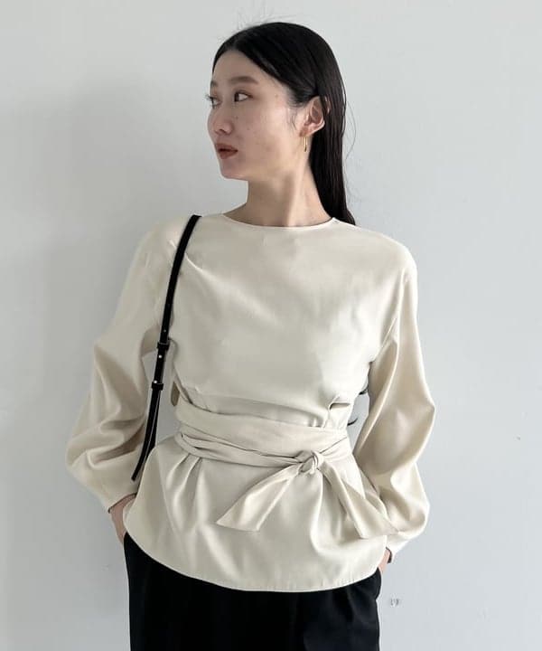 隈元 楓さんの「BEAMS WOMEN｜Demi-Luxe BEAMS / バックル ポインテッドトゥ パンプス」を使ったコーディネート