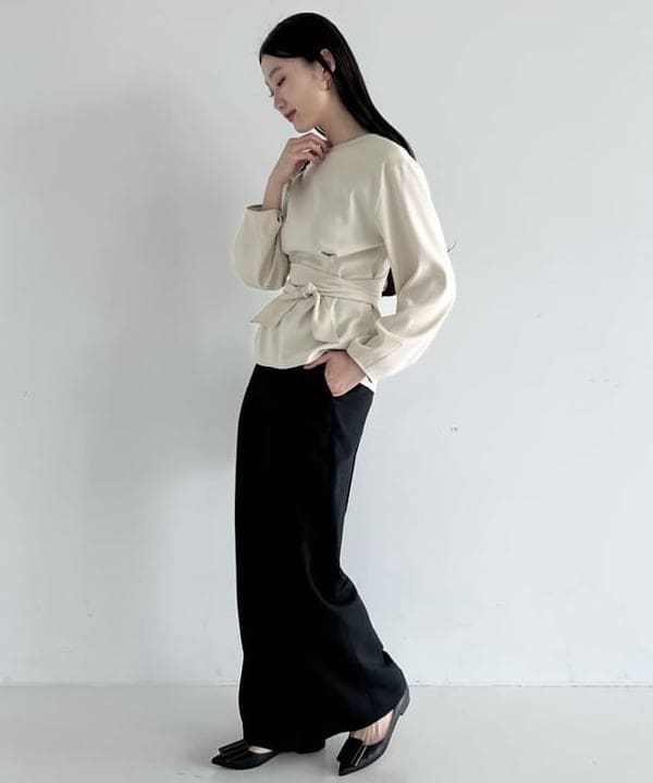 隈元 楓さんの「BEAMS WOMEN｜Demi-Luxe BEAMS / バックル ポインテッドトゥ パンプス」を使ったコーディネート